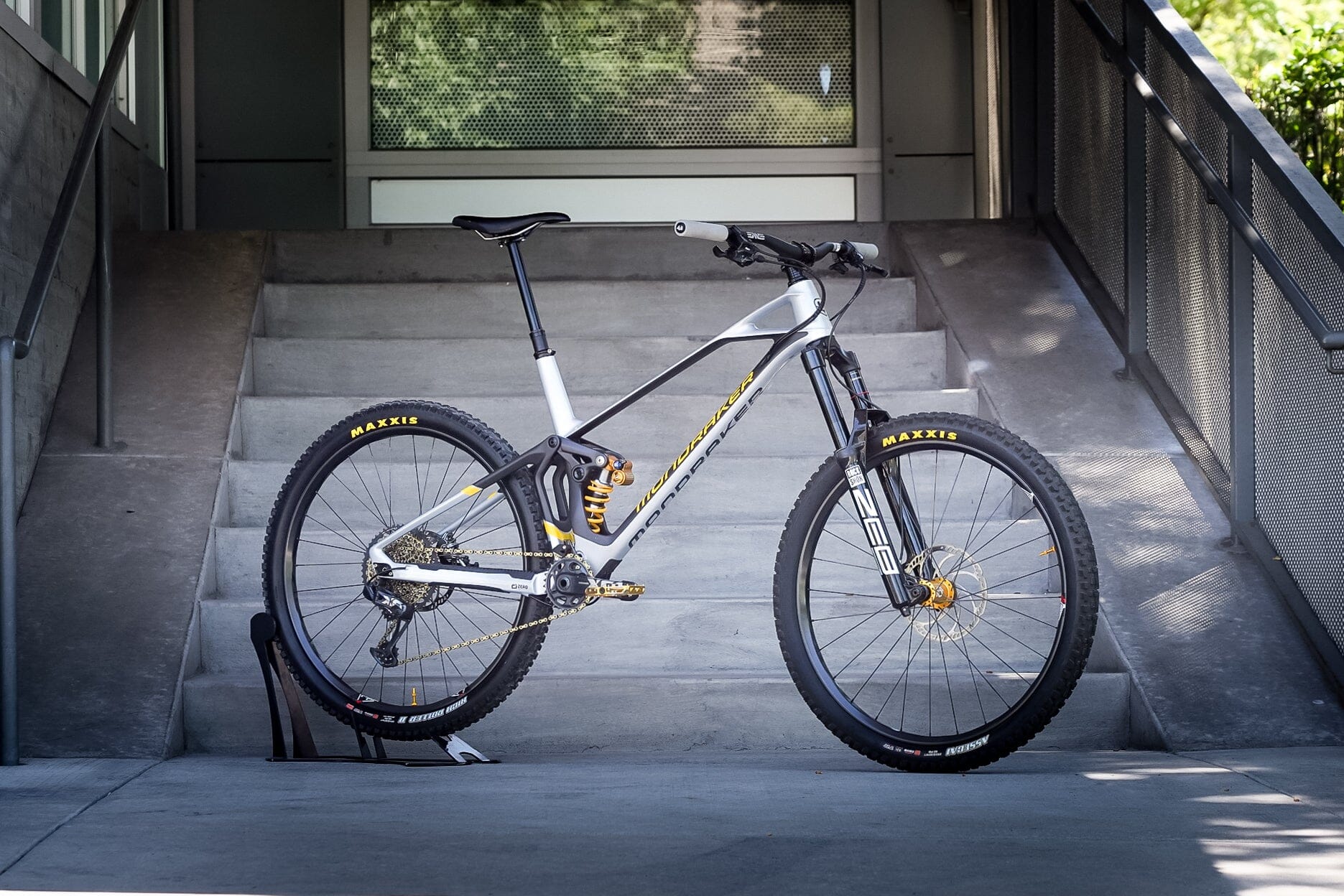 Mondraker carbon shops rr