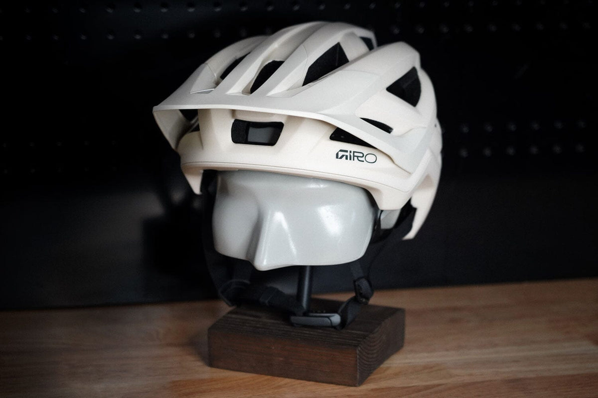 battlestar galactica 2004 cylon motorcycle helmet Centurion twin bell This figure depicts the Bell CMR Size:58cm Osprey Fairview Trek 70