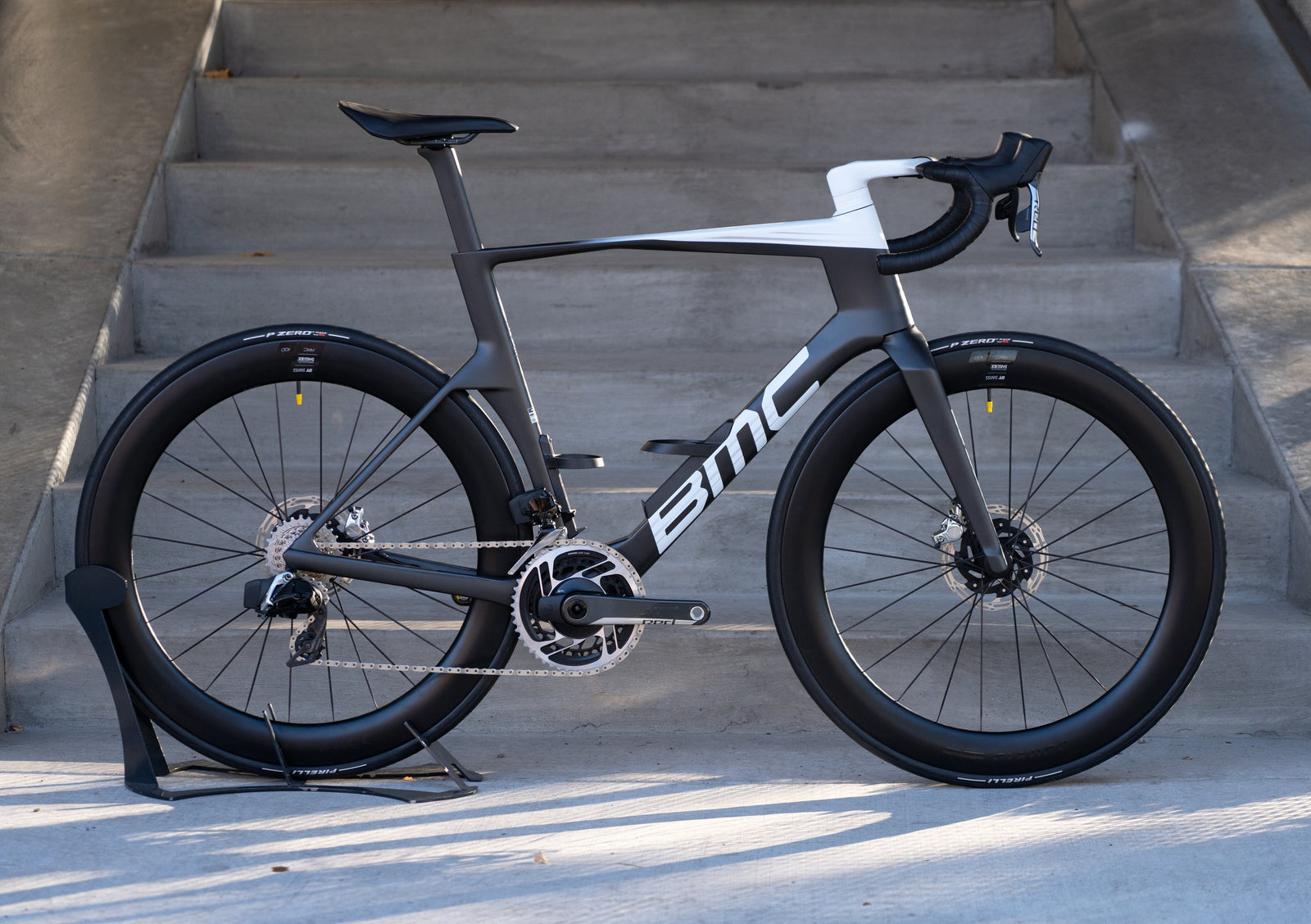 BMC TEAMMACHINE R: THE RACERS DREAM