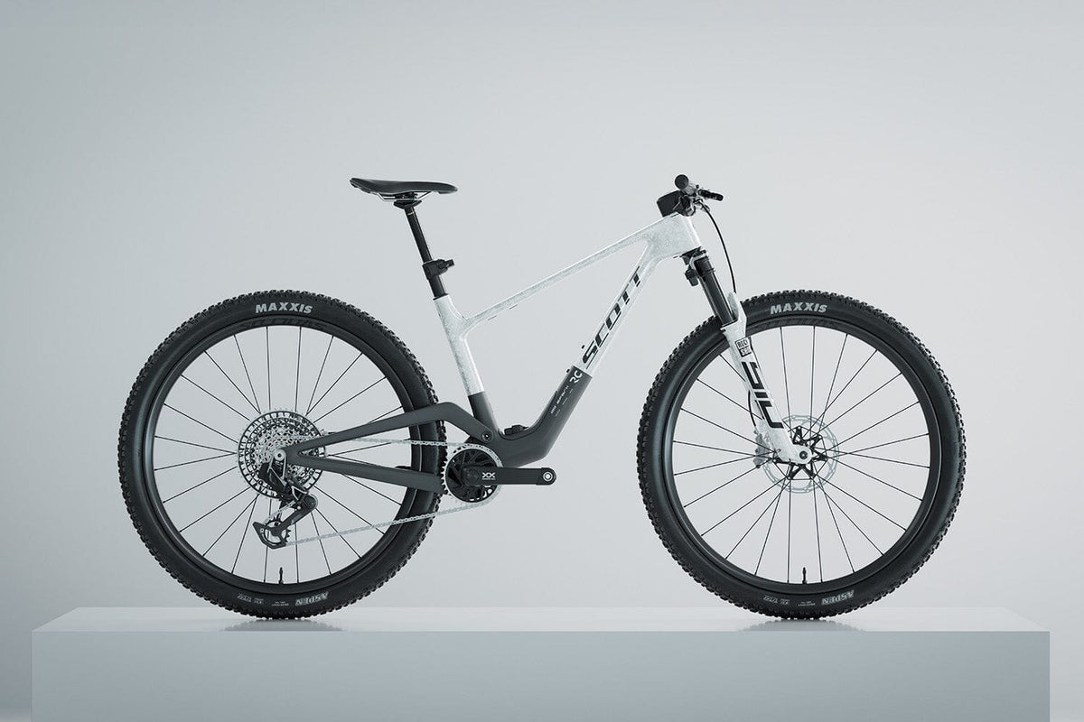 bicycle scott vs specialized Spark RC World Cup Bike Cumulus White / Carbon Black / S not the bike Scott Spark RC featuring BB