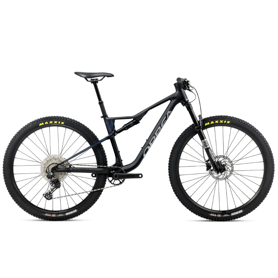The Orbea Oiz H10 2027 in Armor Black (Matt-Gloss)
