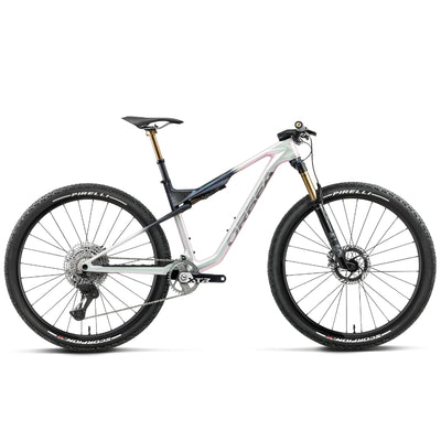The Orbea Oiz M-TEAM FACTORY 2027 in Iris White - Seaweed Carbon View (Gloss)