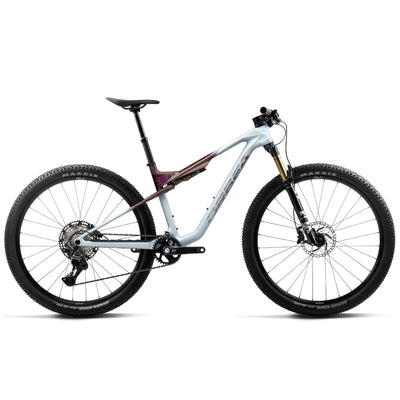 The Orbea Oiz M20 2027 in Frozen Concrete - Sunset Carbon View (Matt)