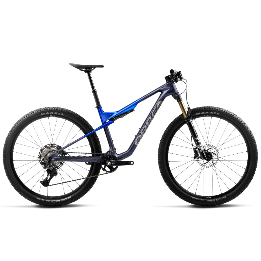 The Orbea Oiz M20 2027 in Noctiluca Carbon View - Cobalt Blue (Gloss)