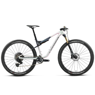 The Orbea Oiz MTEAM AXS 2027 in Iris White - Seaweed Carbon View (Gloss)