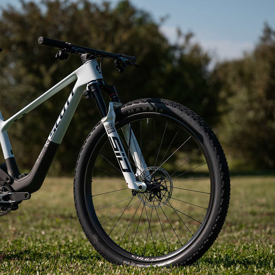 SCOTT Spark RC World Cup BIKES SCOTT Bikes Cumulus White/ Carbon Black S 