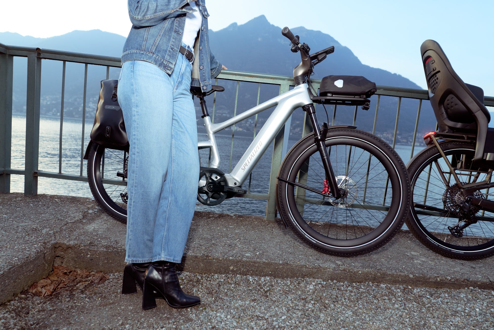 The Specialized Bikes Turbo Vado Media Image Number 2