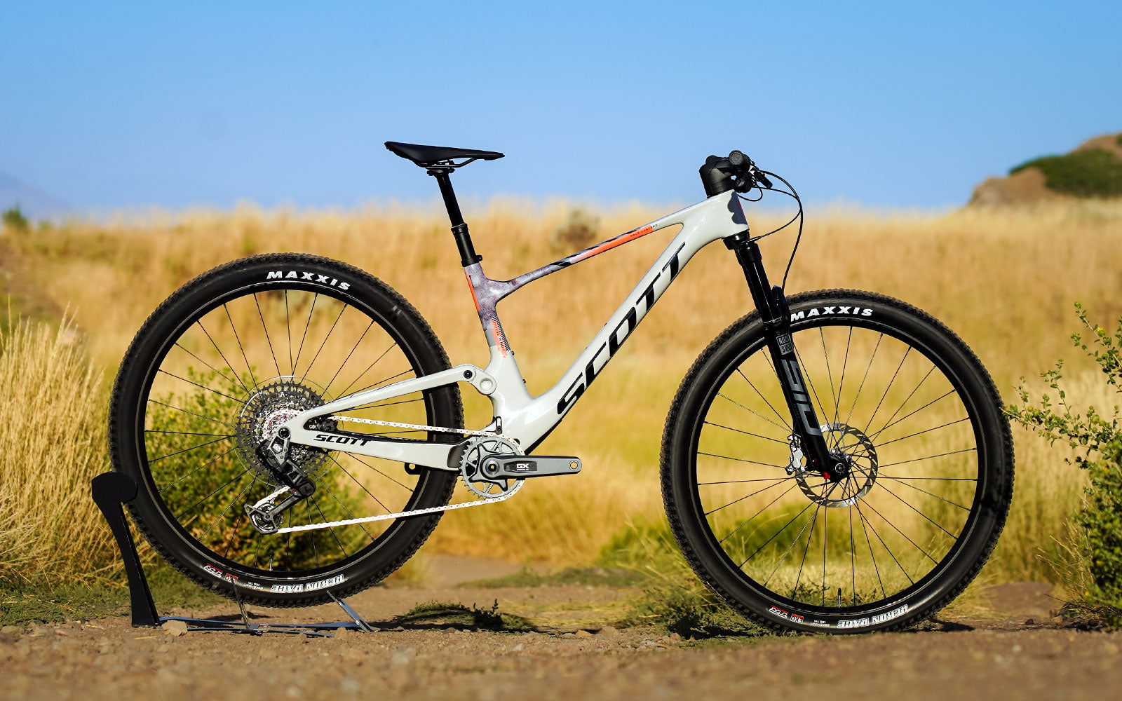 SCOTT Spark RC Team Issue in a grass field. | Available at Contender Bicycles